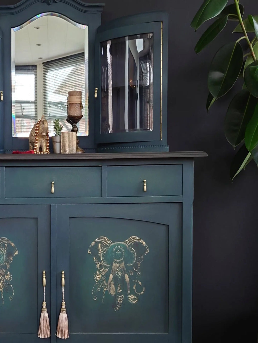 Elephant buffetkast gerestyled